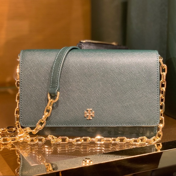 Tory Burch Handbags - 💚Tory Burch Emerson Leather Chain Wallet 💚